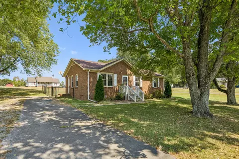 2734 Carters Creek Station Rd, Columbia, TN 38401