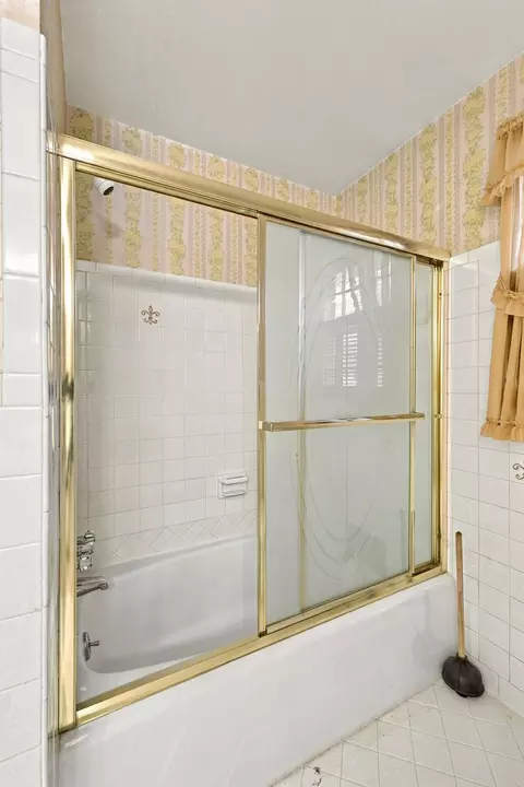 Bath - 148 Bart Dr, Antioch, TN 37013 photo 2 of 3