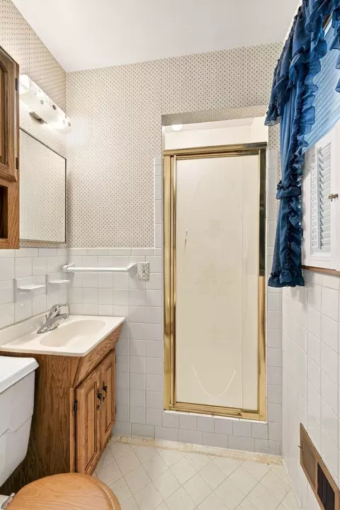 Bath - 148 Bart Dr, Antioch, TN 37013 photo 3 of 3