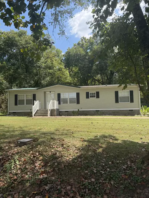 204 Rayfield Ave, Lawrenceburg, TN 38464