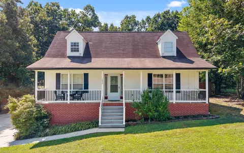 1957 Hardwood Ln, Soddy Daisy, TN 37379