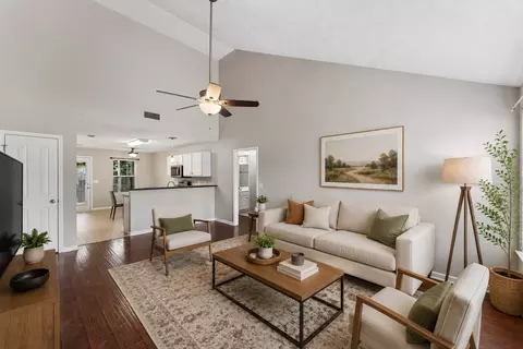 Living - 3012 Roscommon Dr, Murfreesboro, TN 37128 photo 2 of 2