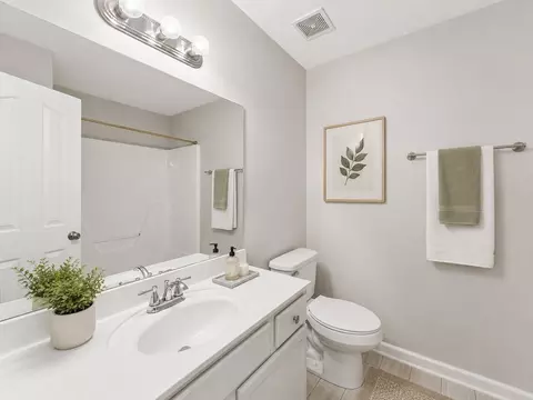 Bath - 3012 Roscommon Dr, Murfreesboro, TN 37128 photo 1 of 3