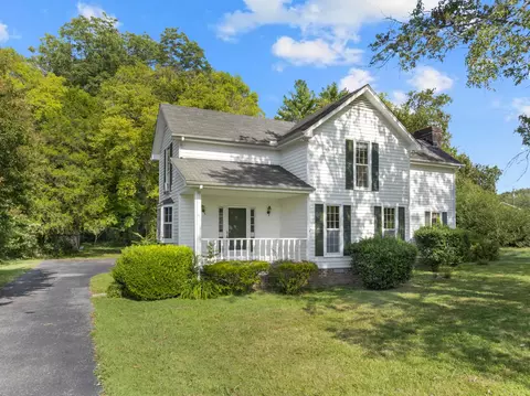 215 Stardust Dr, Shelbyville, TN 37160