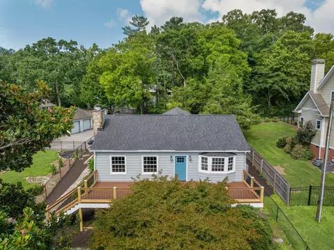 608 W Sunset Rd, Lookout Mountain, TN 37350