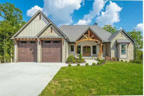 1798 Restful Dr, Soddy Daisy, TN 37379