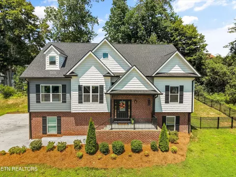 117 Crossroads Blvd, Oak Ridge, TN 37830