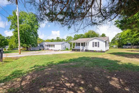 5 Lee Cir, Fort Oglethorpe, GA 30742