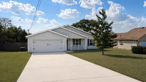 325 Lake Forest Dr, La Vergne, TN 37086