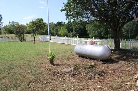 Exterior - 4533 Vervilla Rd, Morrison, TN 37357 photo 5 of 6