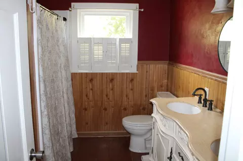 Bath - 4533 Vervilla Rd, Morrison, TN 37357 photo 3 of 3