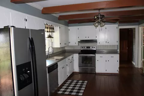 Kitchen - 4533 Vervilla Rd, Morrison, TN 37357 photo 1 of 1