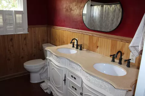 Bath - 4533 Vervilla Rd, Morrison, TN 37357 photo 2 of 3
