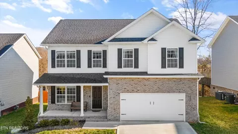 9228 Upstream Ln, Knoxville, TN 37931