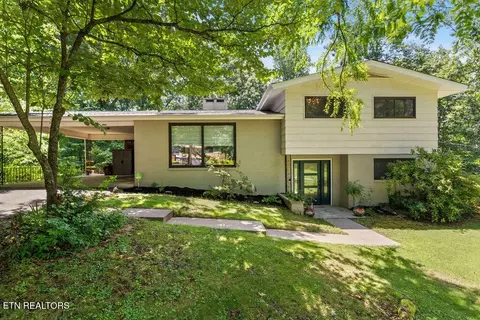 853 W Outer Dr, Oak Ridge, TN 37830