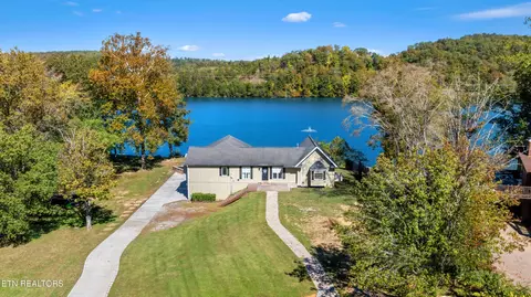 8115 River Dr, Oak Ridge, TN 37830