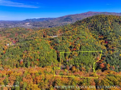 1 Country Square Rd, Newport, TN 37821