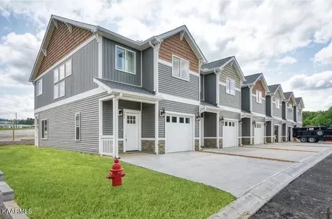 1038 E Main St #104, Livingston, TN 38570