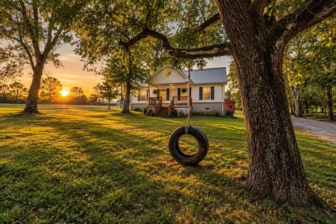 1420 Shoot Rd, Hartsville, TN 37074