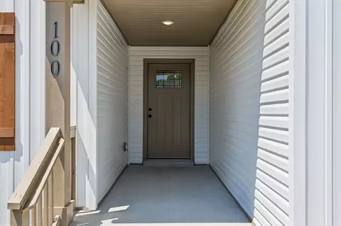 Entry Way - 100 Morgan Ln, Dickson, TN 37055 photo 1 of 8