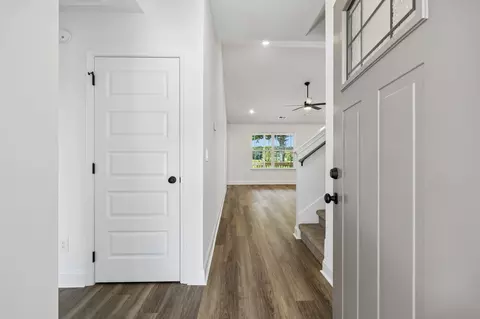 Entry Way - 100 Morgan Ln, Dickson, TN 37055 photo 2 of 8