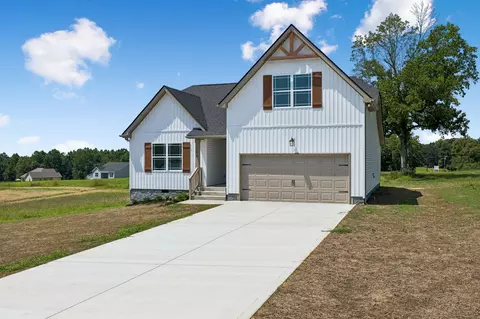 Exterior - 100 Morgan Ln, Dickson, TN 37055 photo 2 of 13
