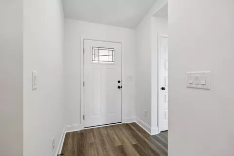 Entry Way - 100 Morgan Ln, Dickson, TN 37055 photo 3 of 8