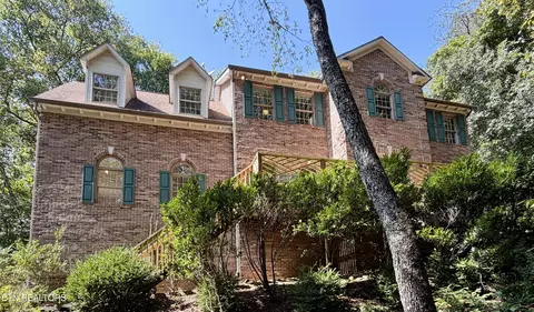 1221 Night Hawk Ln, Knoxville, TN 37923