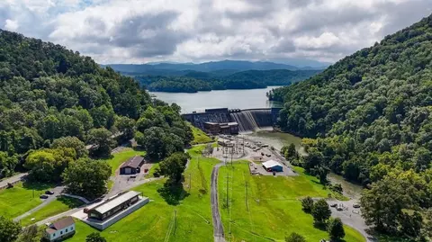 160 Tree Frog Ln, Benton, TN 37307