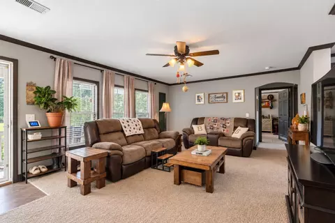 Living - 1432 Lecomte Rd, Dickson, TN 37055 photo 2 of 3