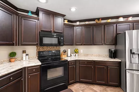 Kitchen - 1432 Lecomte Rd, Dickson, TN 37055 photo 3 of 3