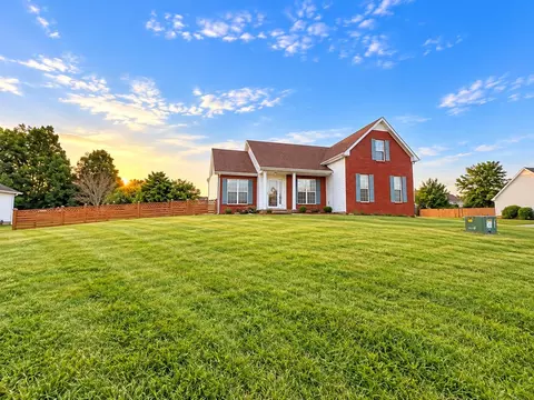 300 Fair Haven Dr, Clarksville, TN 37043