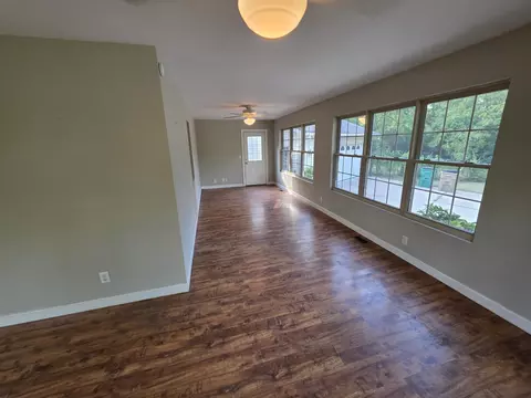 Living - 322 E Campbell Rd, Madison, TN 37115 photo 6 of 8