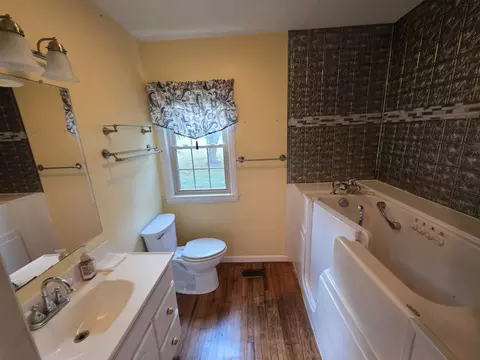 Bath - 322 E Campbell Rd, Madison, TN 37115 photo 1 of 7