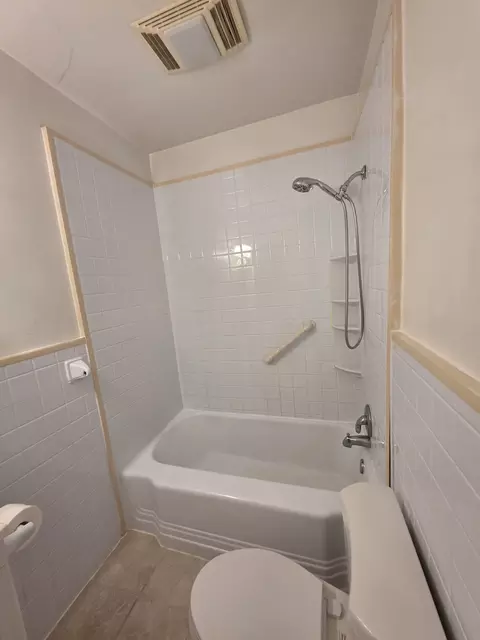 Bath - 322 E Campbell Rd, Madison, TN 37115 photo 6 of 7