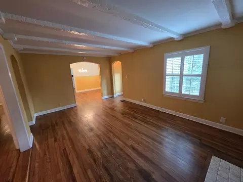 Living - 322 E Campbell Rd, Madison, TN 37115 photo 3 of 8