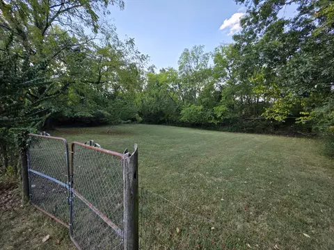 Exterior - 322 E Campbell Rd, Madison, TN 37115 photo 14 of 18