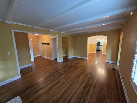 Living - 322 E Campbell Rd, Madison, TN 37115 photo 4 of 8
