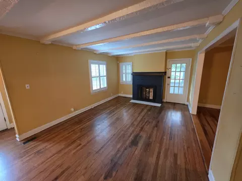 Living - 322 E Campbell Rd, Madison, TN 37115 photo 2 of 8