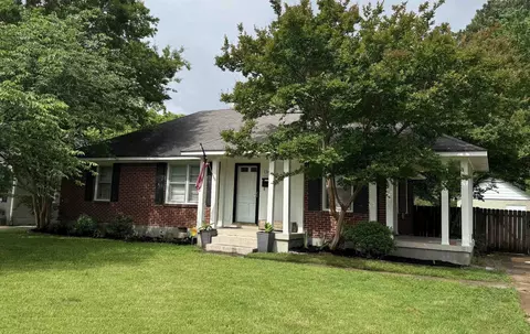 1343 Colonial Rd, Memphis, TN 38117