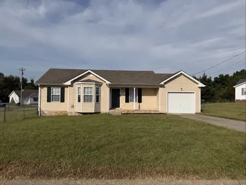 110 Chase Ct, Oak Grove, KY 42262