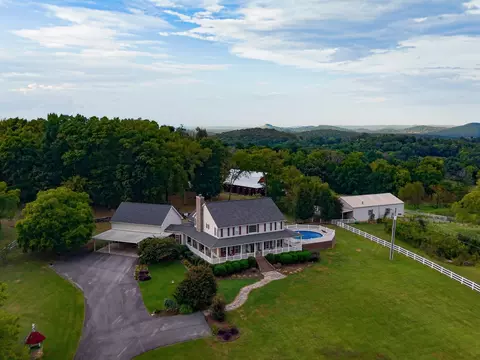 10663 Bradyville Pike, Readyville, TN 37149