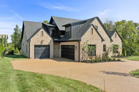 1137 Willow Springs Dr, Lebanon, TN 37087