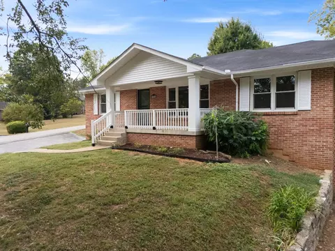 200 Woods Dr, Columbia, TN 38401