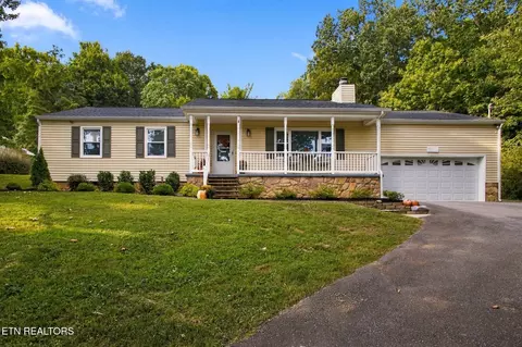 6130 Grove Dr, Knoxville, TN 37918