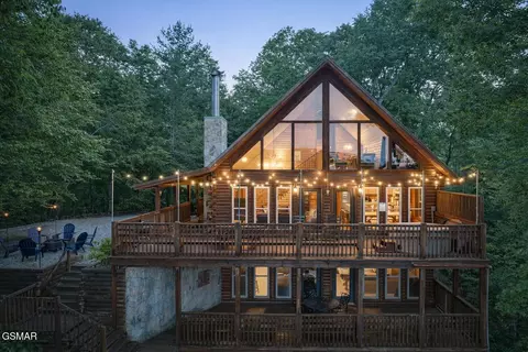 531 Gatlin Dr, Gatlinburg, TN 37738