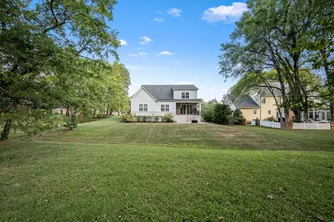 Exterior - 2106 Windsor St, Murfreesboro, TN 37130 photo 6 of 7