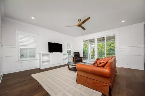 Living - 2106 Windsor St, Murfreesboro, TN 37130 photo 2 of 3