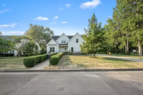 Exterior - 2106 Windsor St, Murfreesboro, TN 37130 photo 2 of 7