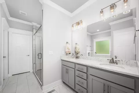 Bath - 2106 Windsor St, Murfreesboro, TN 37130 photo 1 of 8